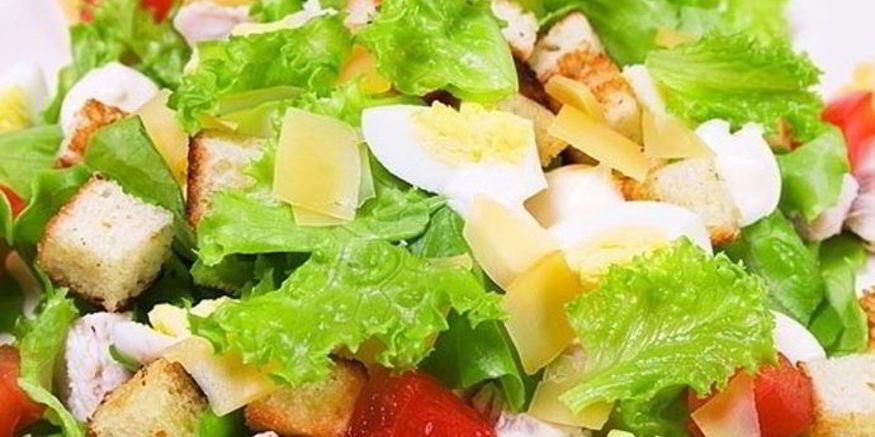 Рецепт салата цезарь с ананасами