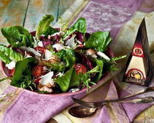 Салат Цезарь с беконом и сыром Джюгас