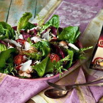 Салат Цезарь с беконом и сыром Джюгас