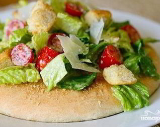 Салат Цезарь с черри