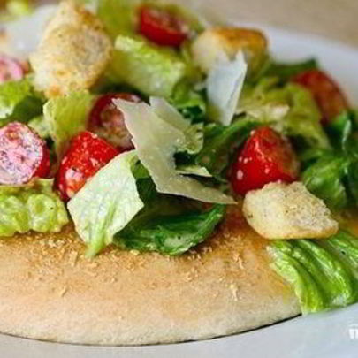 Салат Цезарь с черри