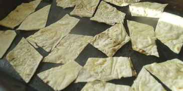 салат цезарь с чипсами из лаваша