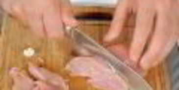 салат цезарь с индейкой на гриле