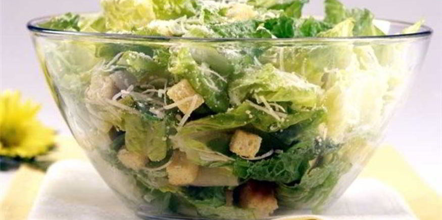 Рецепт салата цезарь с кальмарами