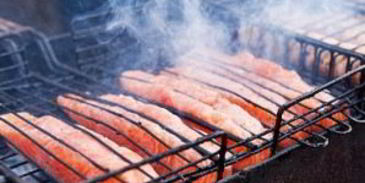 салат цезарь с красной рыбой