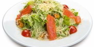 салат цезарь с красной рыбой