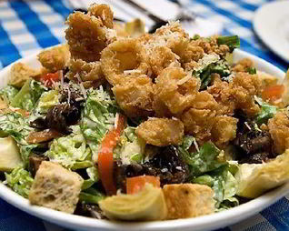 Салат Цезарь с креветками и вустерширским соусом