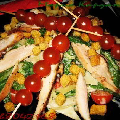 Салат Цезарь с курицей и беконом