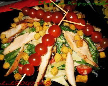 Салат Цезарь с курицей и беконом