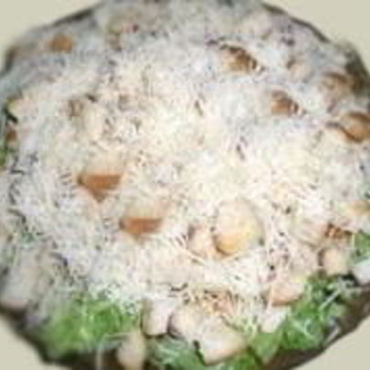 Салат Цезарь с курицей и домашними сухариками