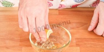 салат цезарь с курицей и домашними сухариками