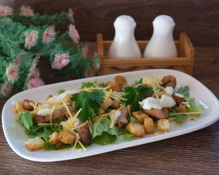 Салат Цезарь с курицей классический
