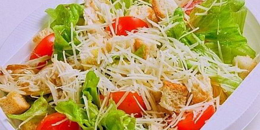 Рецепт салата цезарь с курицей с помидорами
