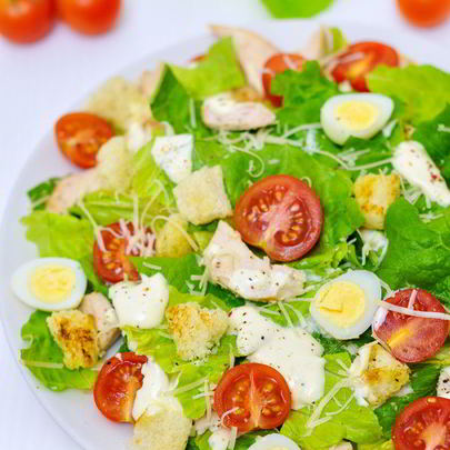 Салат Цезарь с курицей