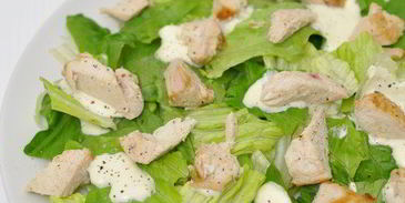 салат цезарь с курицей