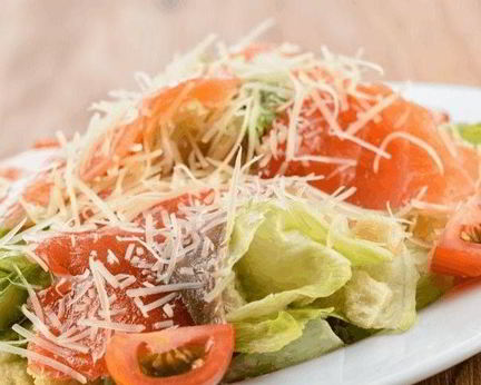 Салат Цезарь с семгой