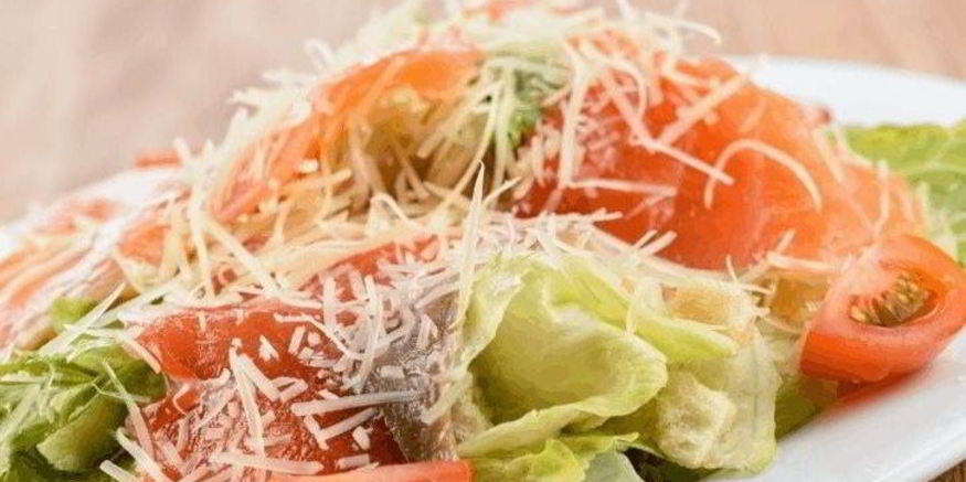 Рецепт салата цезарь с семгой