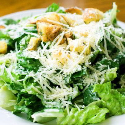 Салат Цезарь с сухариками
