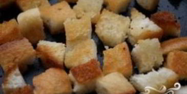 салат цезарь с сухариками