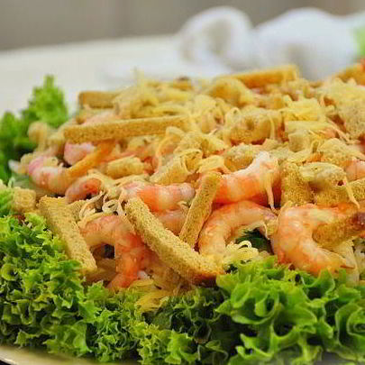 Салат Цезарь слоеный