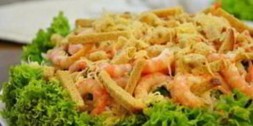 салат цезарь слоеный