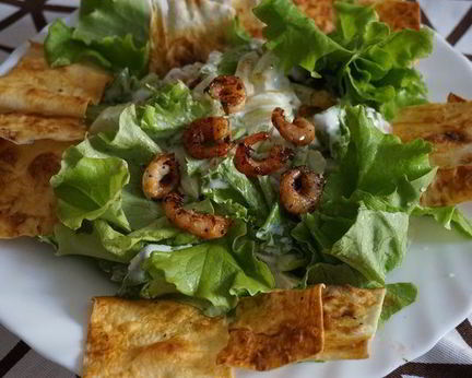 Цезарь с чипсами из лаваша