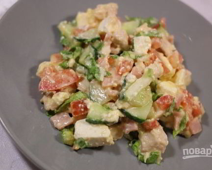 Цезарь с курицей и сухариками