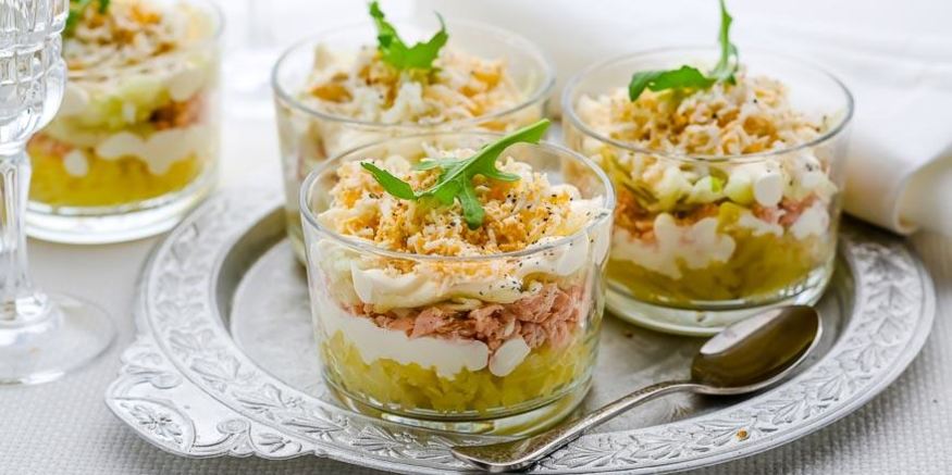 Рецепт слоеного салата с копченой горбушей