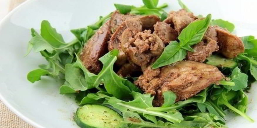 Рецепт теплого салата из куриной печени с рукколой