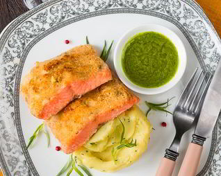 Лосось с хрустящей корочкой и эстрагоновым винегретом