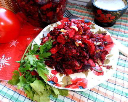 Салат Винегретный мотив с пикантной заправкой