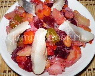 Винегрет с сельдью и консервированной фасолью