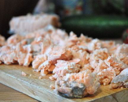 Зеленый салат с семгой и фетой