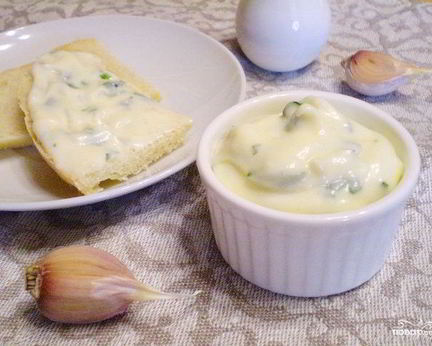 Домашний майонез на курином яйце с чесноком и зеленью
