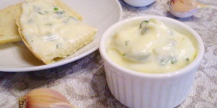Рецепт домашнего майонеза на курином яйце с чесноком и зеленью