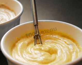 Домашний майонез с вареным яичным желтком и горчицей