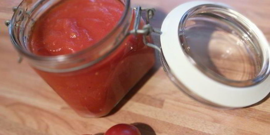 Рецепт домашнего томатно-яблочный кетчуп со свежими пряными травами