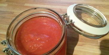 домашний томатно-яблочный кетчуп со свежими пряными травами