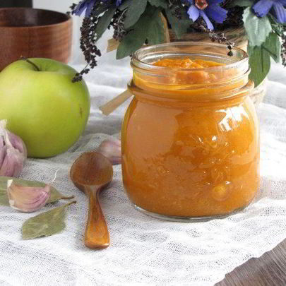 Пряный кетчуп с яблоками и карри