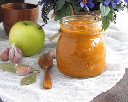 Пряный кетчуп с яблоками и карри