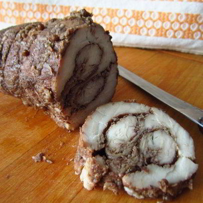 Пастрома из куриной грудки в винном маринаде