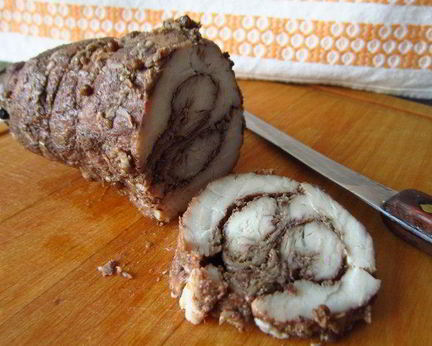 Пастрома из куриной грудки в винном маринаде