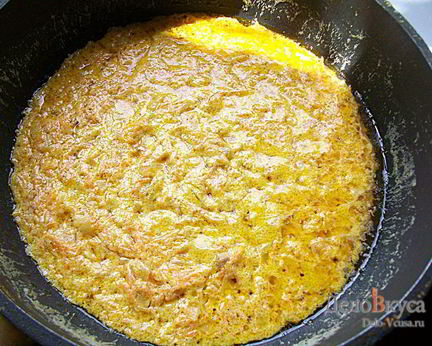 Сметанный соус с морковкой и луком