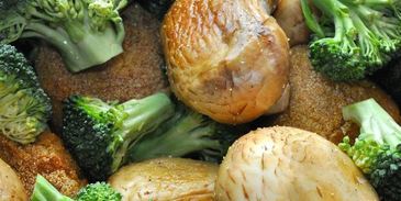 куриные полпетты под сальсой и бешамель