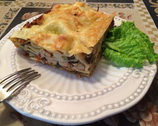 Мясная лазанья с бешамель и болонезе с баклажаном