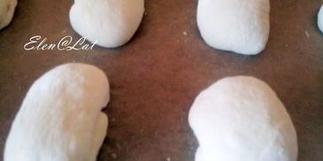 булочки с соусом песто