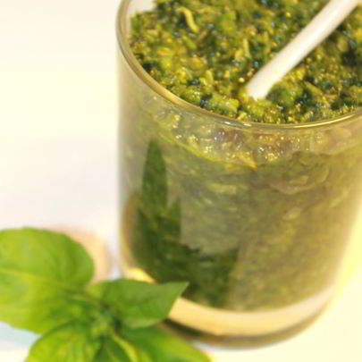 Чесночно-базиликовый песто