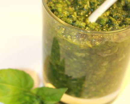 Чесночно-базиликовый песто