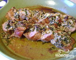 Филе свинины с соусом песто из семечек