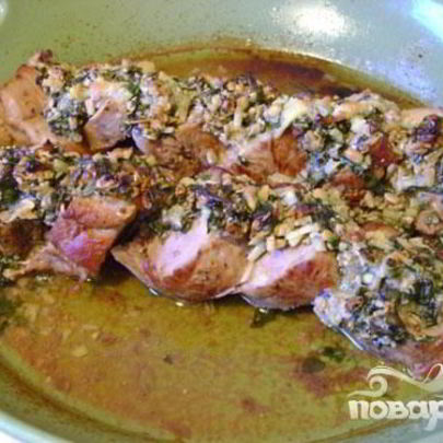Филе свинины с соусом песто из семечек